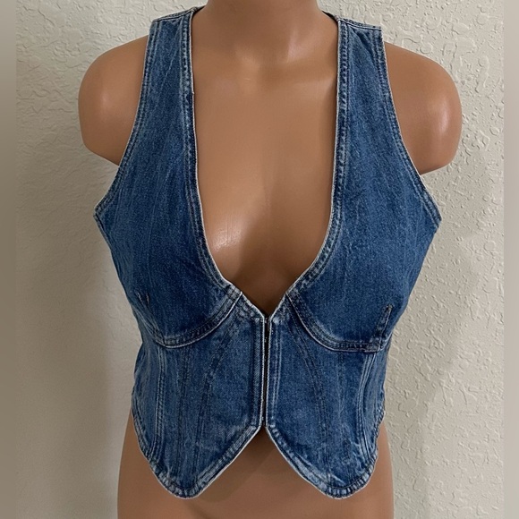 Good American Crop Denim Vest - Picture 5 of 13